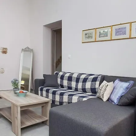 Kalliston House With A Yard Vakantiehuis Chania (Crete)