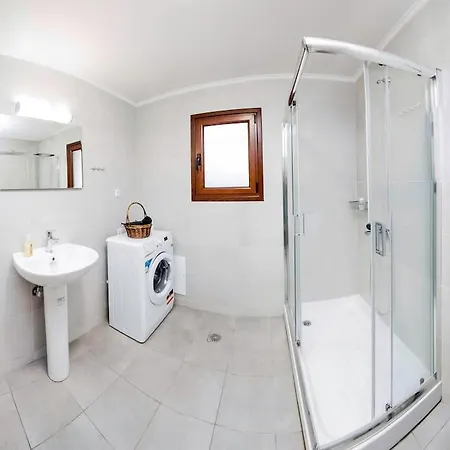 Kalliston House With A Yard *