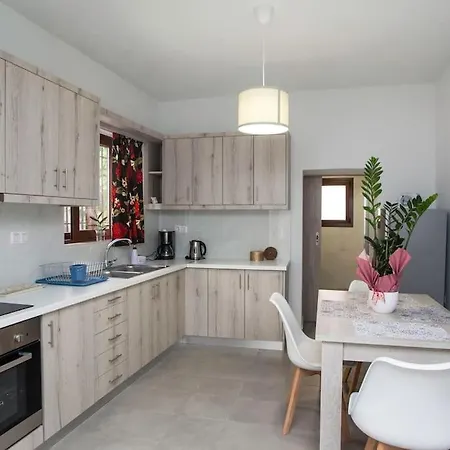 Kalliston House With A Yard *