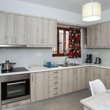 Kalliston House With A Yard Hriszí Aktí Haniá