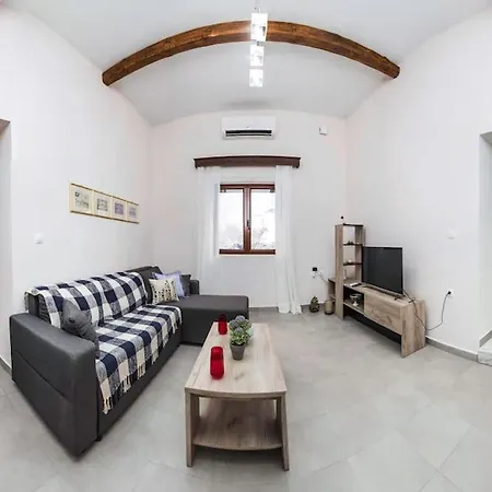 Nyaraló Kalliston House With A Yard Hriszí Aktí Haniá