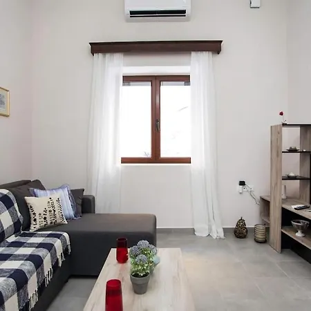 Kalliston House With A Yard *