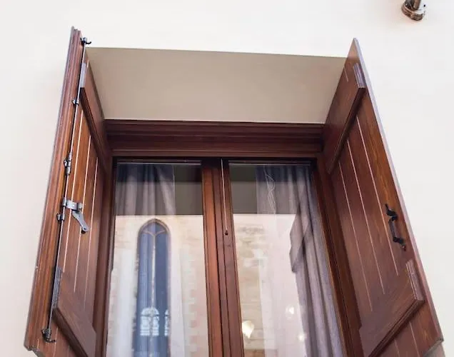 Dom wakacyjny Kalliston House With A Yard