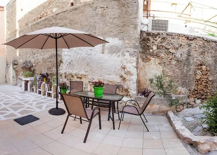 Kalliston House With A Yard *