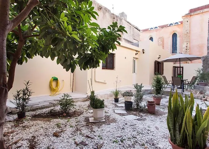 Kalliston House With A Yard La Canea