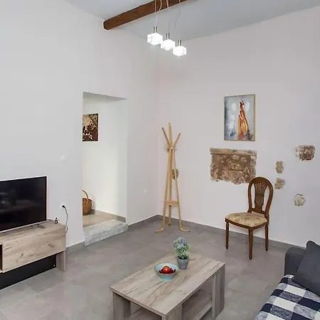 Kalliston House With A Yard *