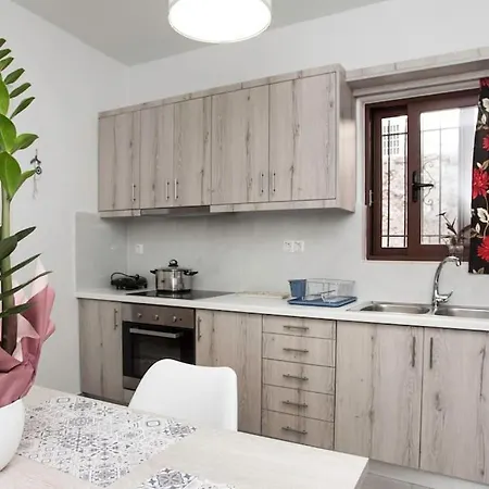 Ferienhaus Kalliston House With A Yard