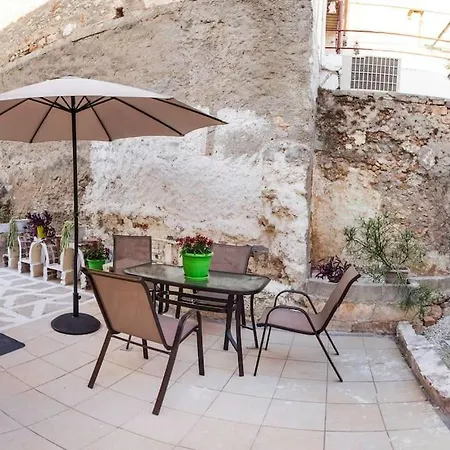 Kalliston House With A Yard *