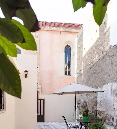 Kalliston House With A Yard Hébergement de vacances La Canée