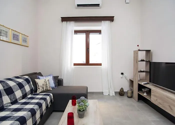 Kalliston House With A Yard *