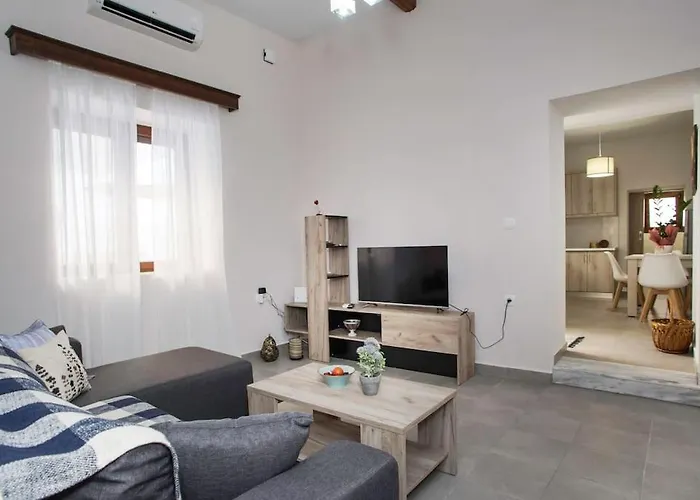 Kalliston House With A Yard Hébergement de vacances La Canée