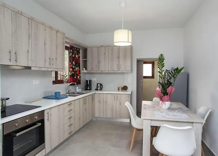 Kalliston House With A Yard *