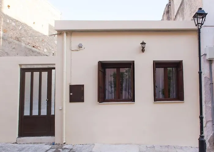 Дом отдыха Kalliston House With A Yard