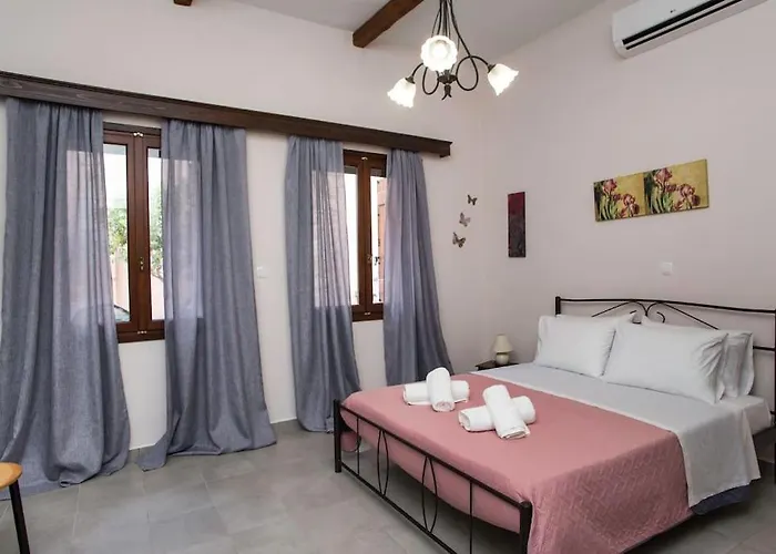 Kalliston House With A Yard Hébergement de vacances La Canée