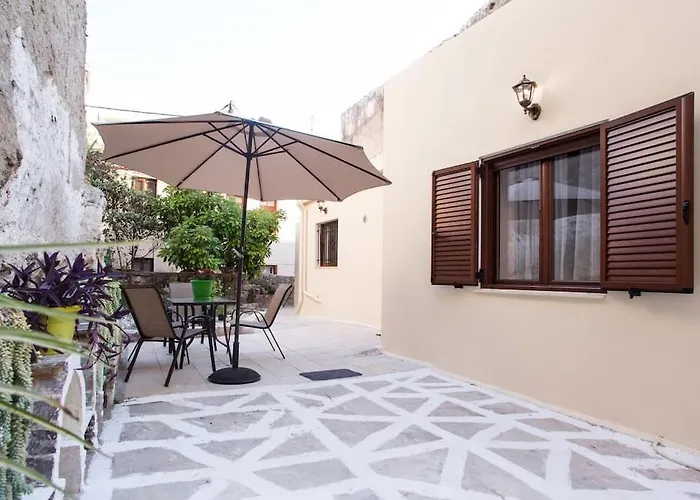 Kalliston House With A Yard La Canée