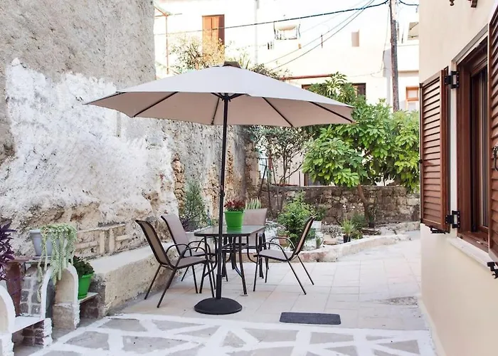 Kalliston House With A Yard Ханья